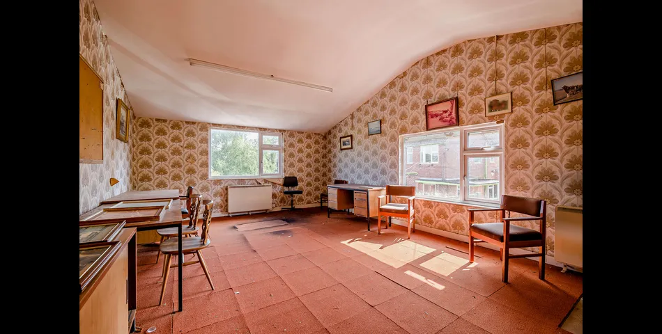 Lot 2 of 2 – Barn, stables, and 3.5 acres in Ombersley, with Class Q consent to convert into a four bedroom home.