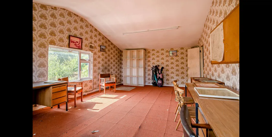 Lot 2 of 2 – Barn, stables, and 3.5 acres in Ombersley, with Class Q consent to convert into a four bedroom home.