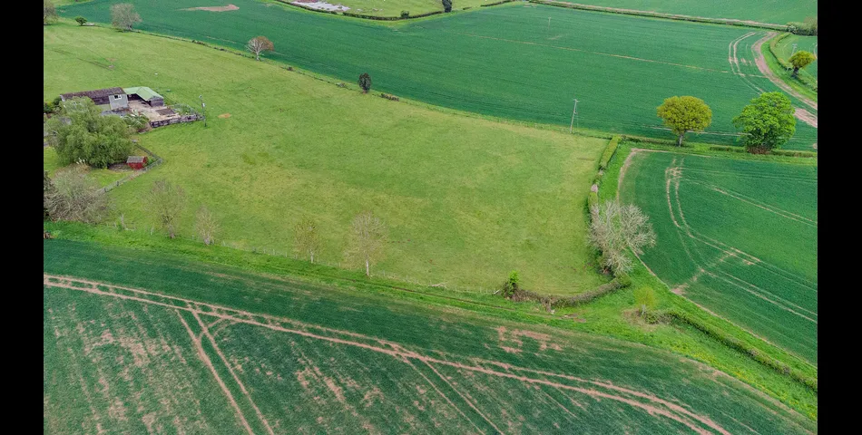 Lot 2 of 2 – Barn, stables, and 3.5 acres in Ombersley, with Class Q consent to convert into a four bedroom home.
