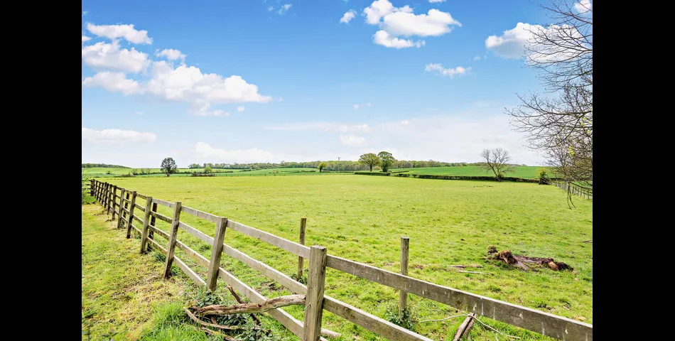 Lot 2 of 2 – Barn, stables, and 3.5 acres in Ombersley, with Class Q consent to convert into a four bedroom home.