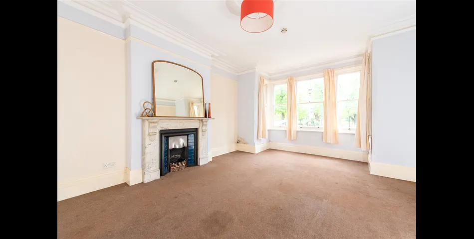 A Victorian bay fronted eight bedroom semi detached property with panoramic views of Bedford’s riverside Embankment. 
