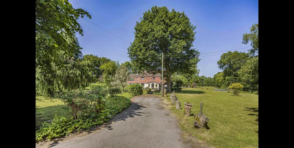 Bishopswood Lane, Tadley