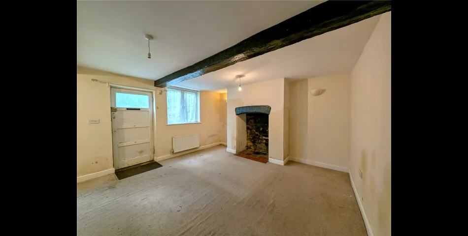 FOR SALE BY AUCTION - 4 BEDROOM COTTAGE WITH PARKING AND WITHIN WALKING DISTANCE OF BEWDLEY TOWN CENTRE
