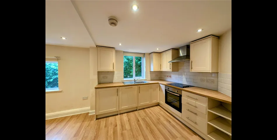 FOR SALE BY AUCTION - 4 BEDROOM COTTAGE WITH PARKING AND WITHIN WALKING DISTANCE OF BEWDLEY TOWN CENTRE