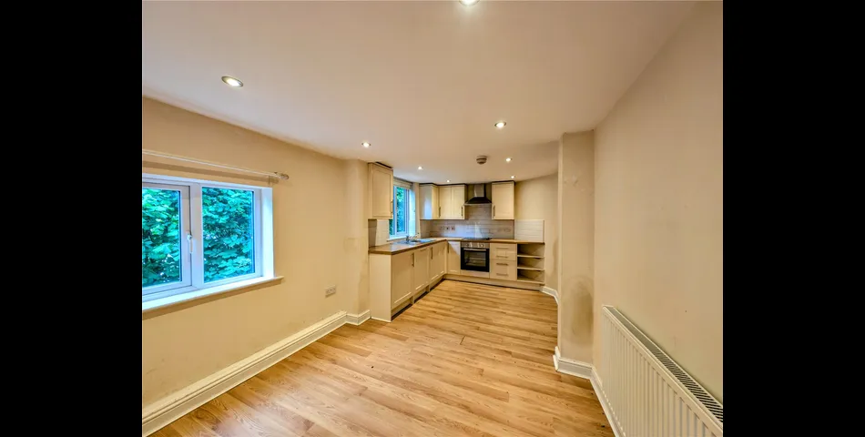 FOR SALE BY AUCTION - 4 BEDROOM COTTAGE WITH PARKING AND WITHIN WALKING DISTANCE OF BEWDLEY TOWN CENTRE