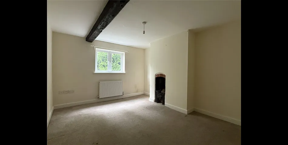 FOR SALE BY AUCTION - 4 BEDROOM COTTAGE WITH PARKING AND WITHIN WALKING DISTANCE OF BEWDLEY TOWN CENTRE