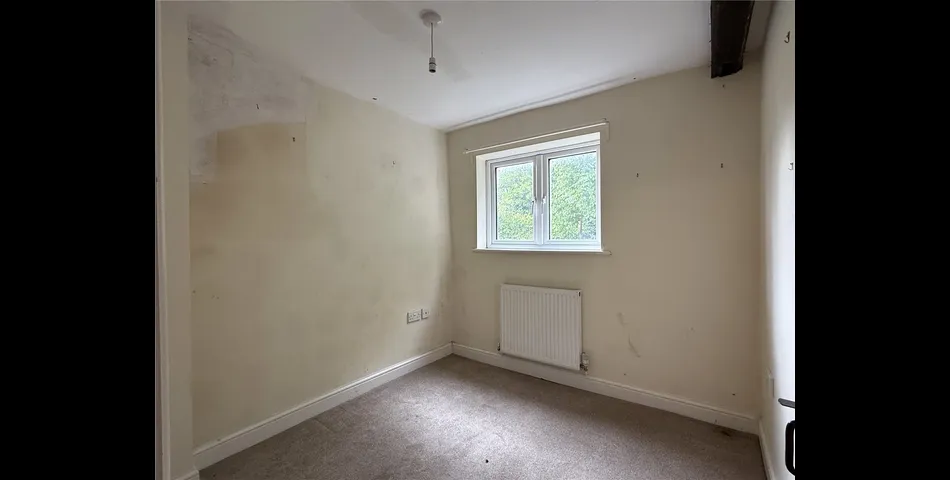 FOR SALE BY AUCTION - 4 BEDROOM COTTAGE WITH PARKING AND WITHIN WALKING DISTANCE OF BEWDLEY TOWN CENTRE