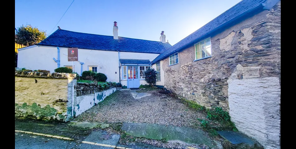 A spacious Coastal home with HUGE POTENTIAL! 