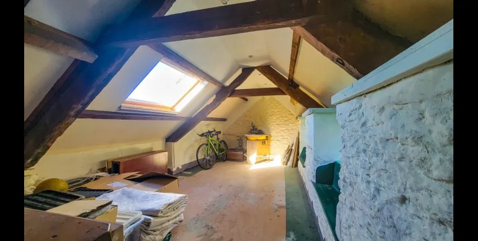 A spacious Coastal home with HUGE POTENTIAL! 