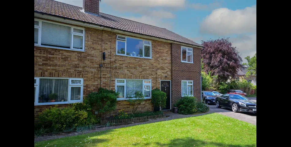 Large Maisonette - Walking Distance to Station
