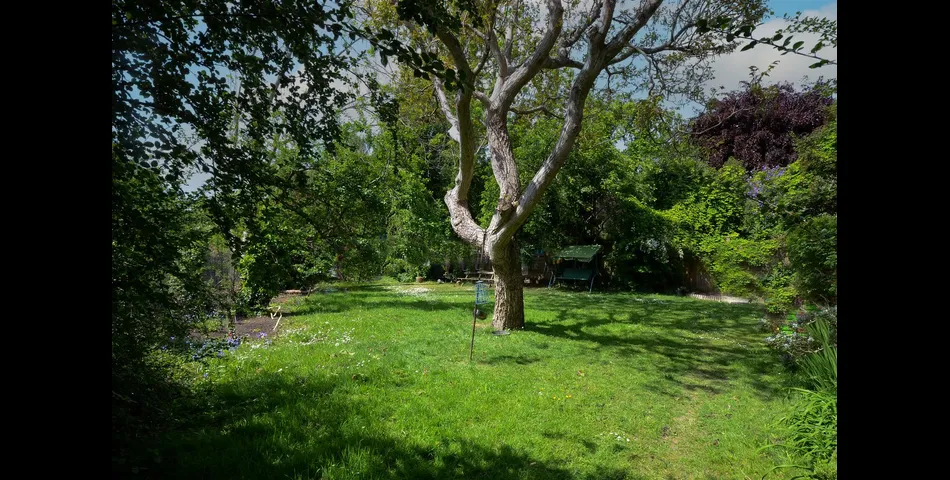 Large Maisonette - Walking Distance to Station