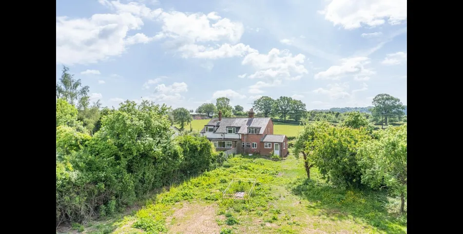 Club Cottage, School Lane, Brimfield, Nr Ludlow, Shropshire, SY8 4NZ