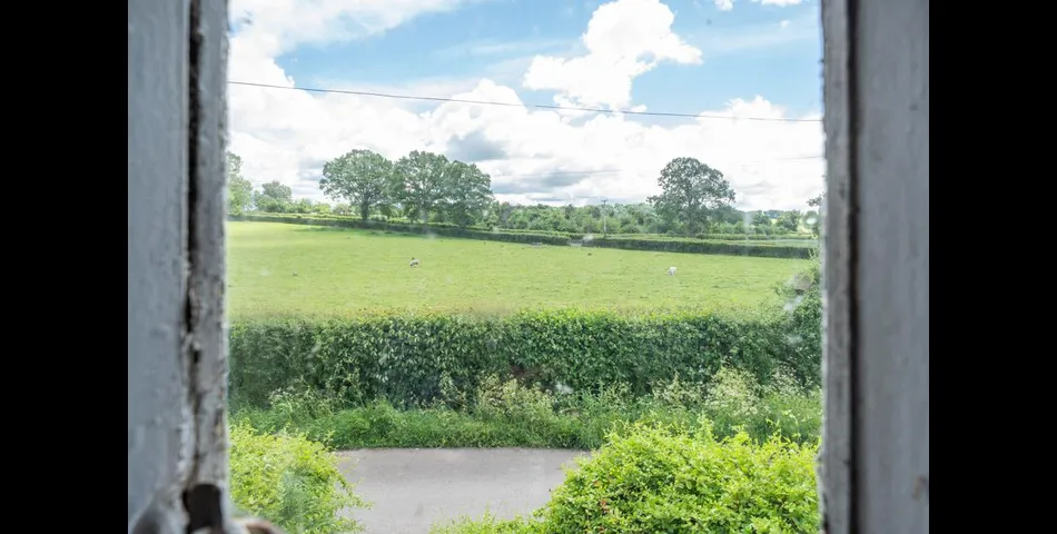 Club Cottage, School Lane, Brimfield, Nr Ludlow, Shropshire, SY8 4NZ