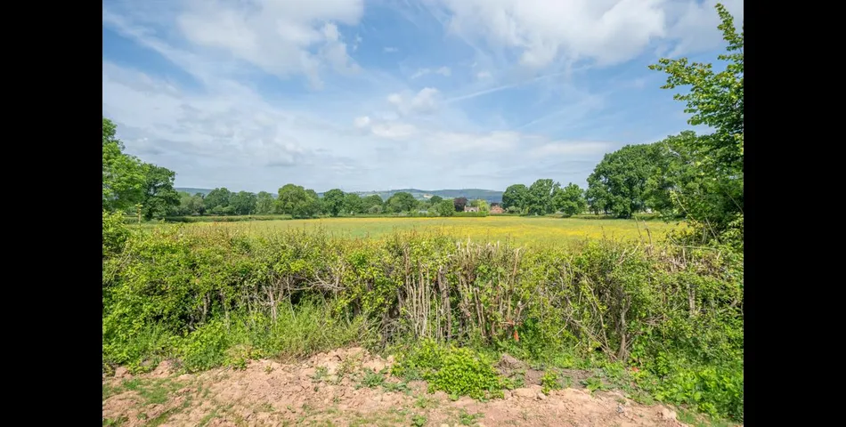 Club Cottage, School Lane, Brimfield, Nr Ludlow, Shropshire, SY8 4NZ