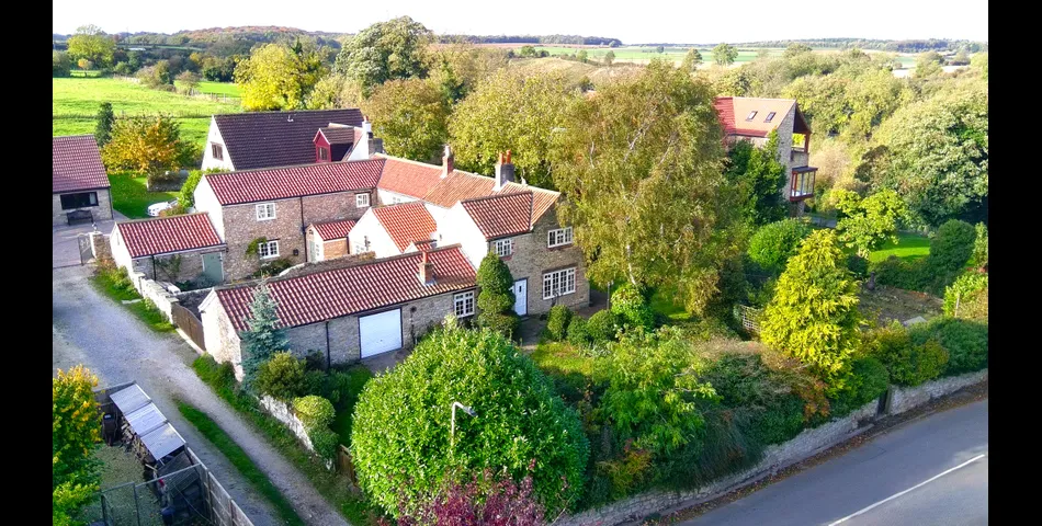 1 Hall Cottages, Pinfold Lane, Kirk Smeaton, WF8 3JT