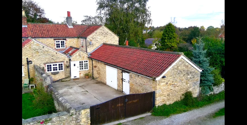 1 Hall Cottages, Pinfold Lane, Kirk Smeaton, WF8 3JT