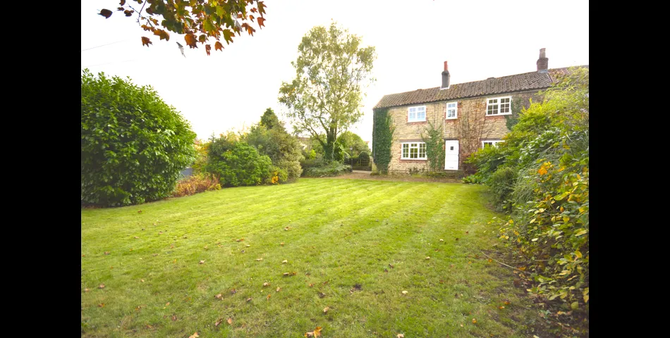 1 Hall Cottages, Pinfold Lane, Kirk Smeaton, WF8 3JT