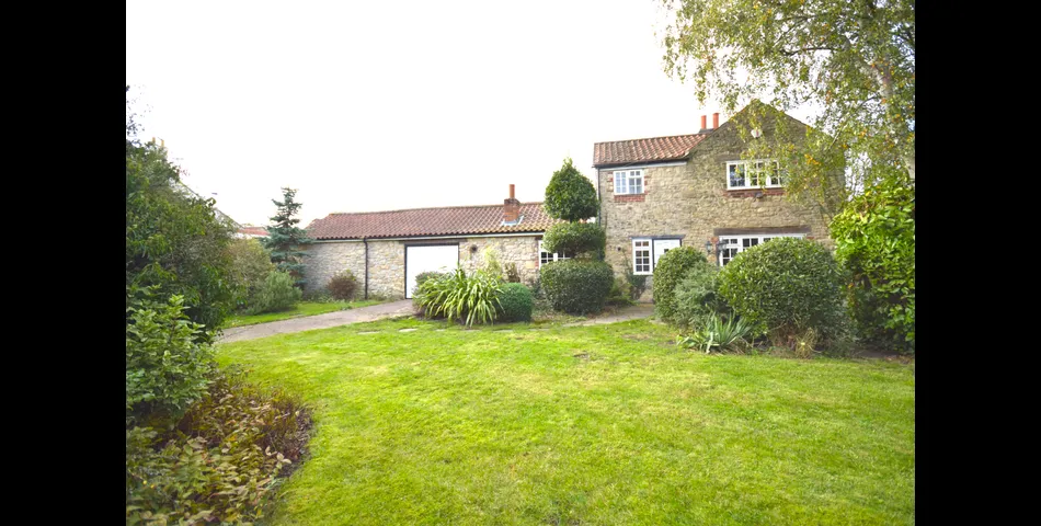 1 Hall Cottages, Pinfold Lane, Kirk Smeaton, WF8 3JT