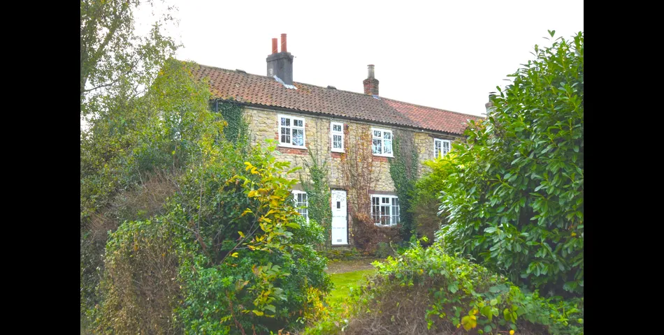 1 Hall Cottages, Pinfold Lane, Kirk Smeaton, WF8 3JT