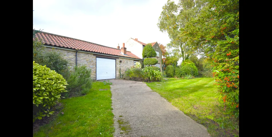 1 Hall Cottages, Pinfold Lane, Kirk Smeaton, WF8 3JT