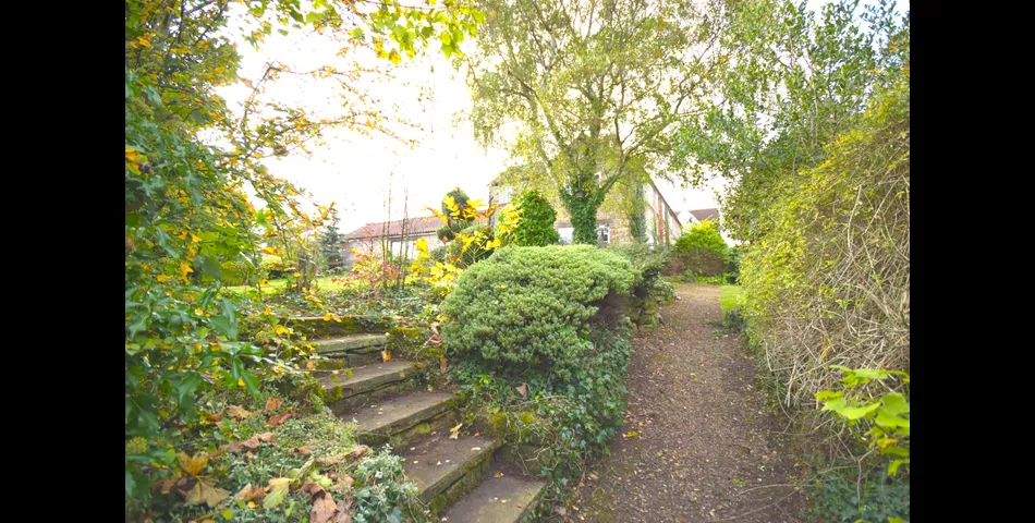 1 Hall Cottages, Pinfold Lane, Kirk Smeaton, WF8 3JT