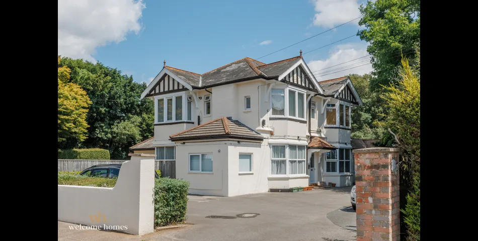 Flat 4 2 Annerley Road