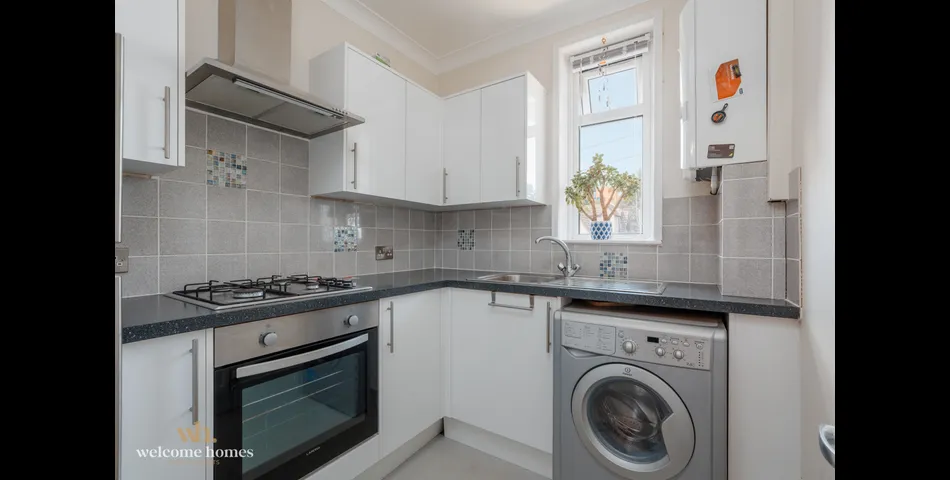 Flat 4 2 Annerley Road
