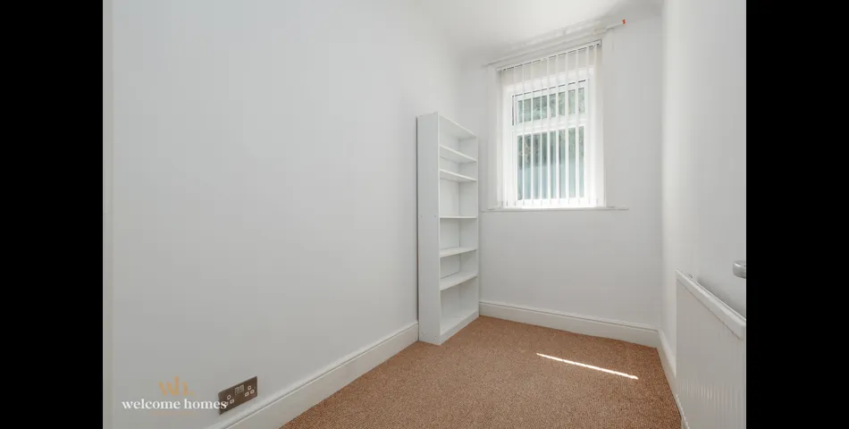 Flat 4 2 Annerley Road