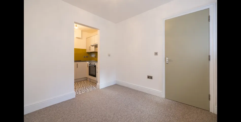 A four bedroom townhouse ideal for a HMO, located in the center of Worcester city Centre 