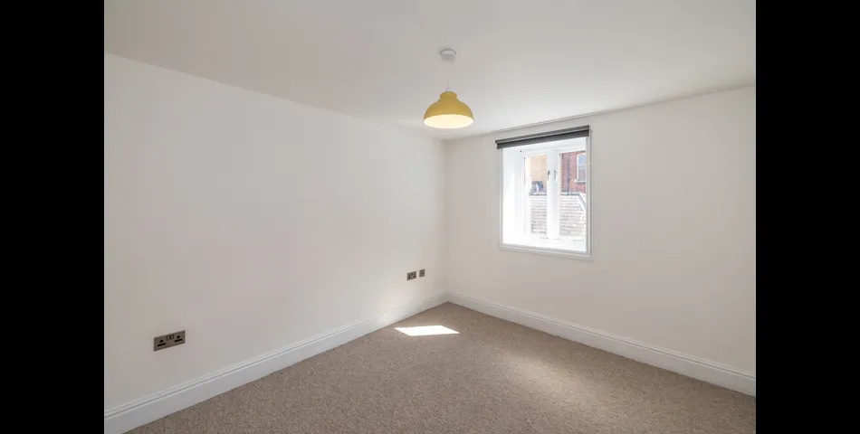 A four bedroom townhouse ideal for a HMO, located in the center of Worcester city Centre 