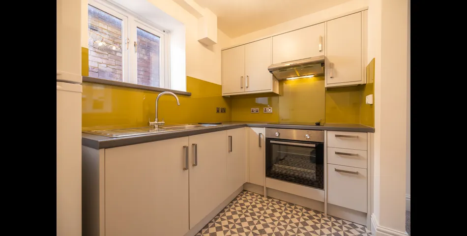 A four bedroom townhouse ideal for a HMO, located in the center of Worcester city Centre 
