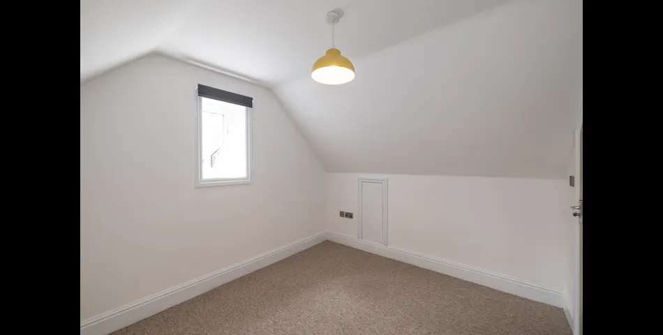 A four bedroom townhouse ideal for a HMO, located in the center of Worcester city Centre 