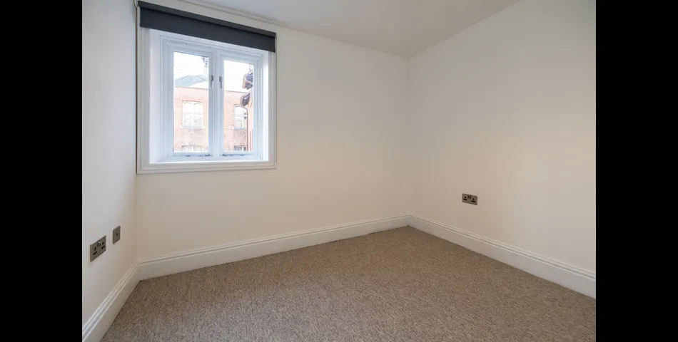 A four bedroom townhouse ideal for a HMO, located in the center of Worcester city Centre 