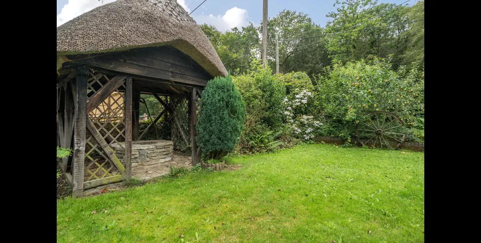 Character newly thatched 2/3 bed Cottage, Shootash, Romsey 