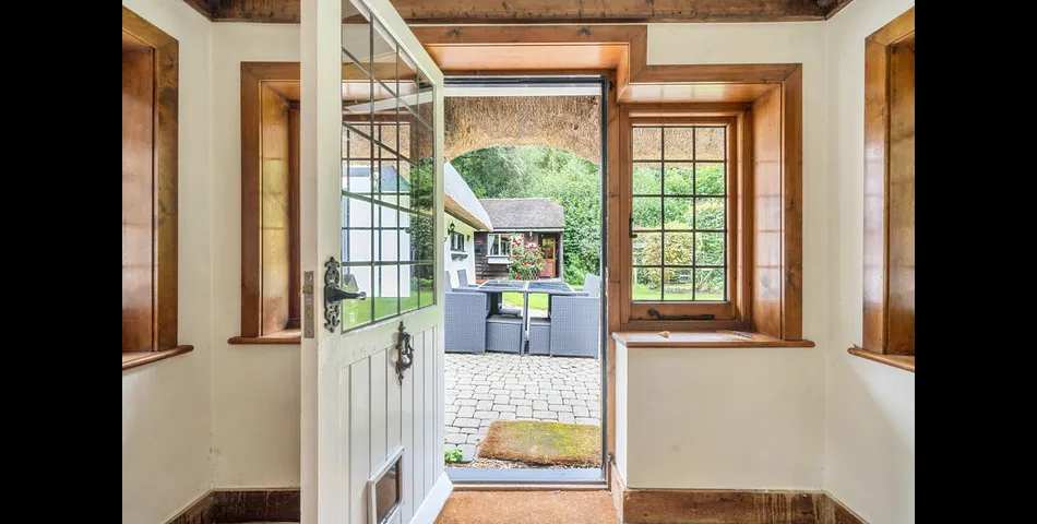 Character newly thatched 2/3 bed Cottage, Shootash, Romsey 
