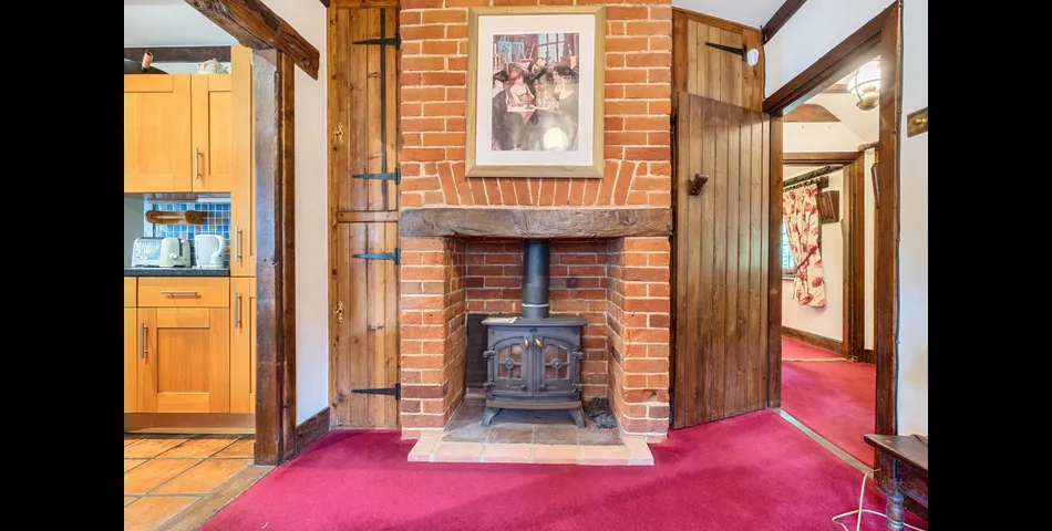 Character newly thatched 2/3 bed Cottage, Shootash, Romsey 