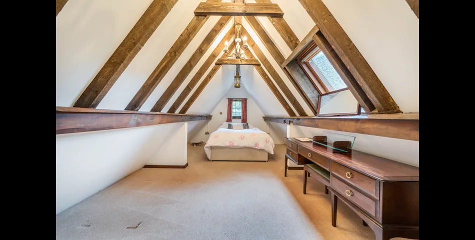 Character newly thatched 2/3 bed Cottage, Shootash, Romsey 