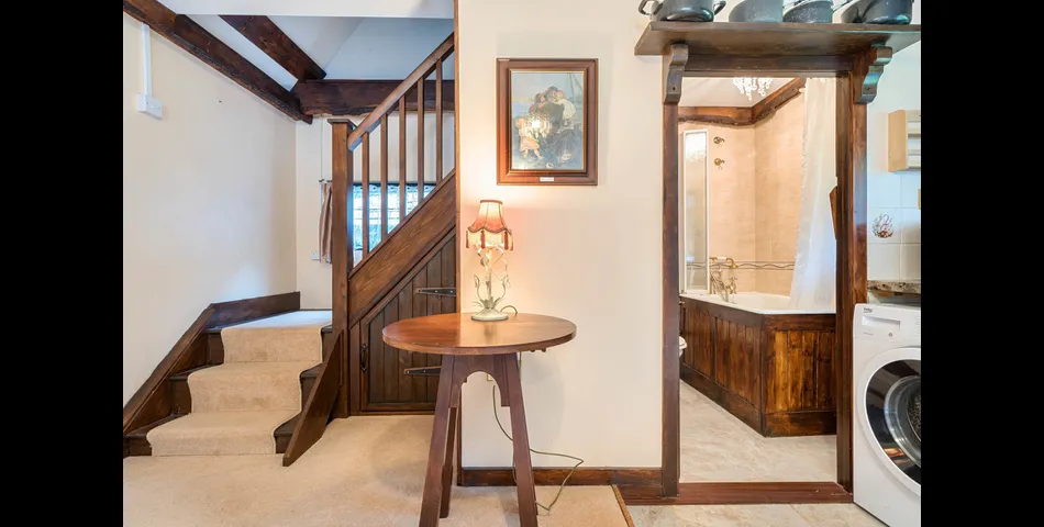 Character newly thatched 2/3 bed Cottage, Shootash, Romsey 
