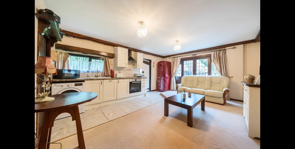 Character newly thatched 2/3 bed Cottage, Shootash, Romsey 