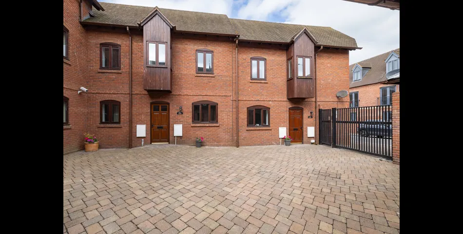 A four bedroom property located in the City Centre of Worcester, ideal for investment