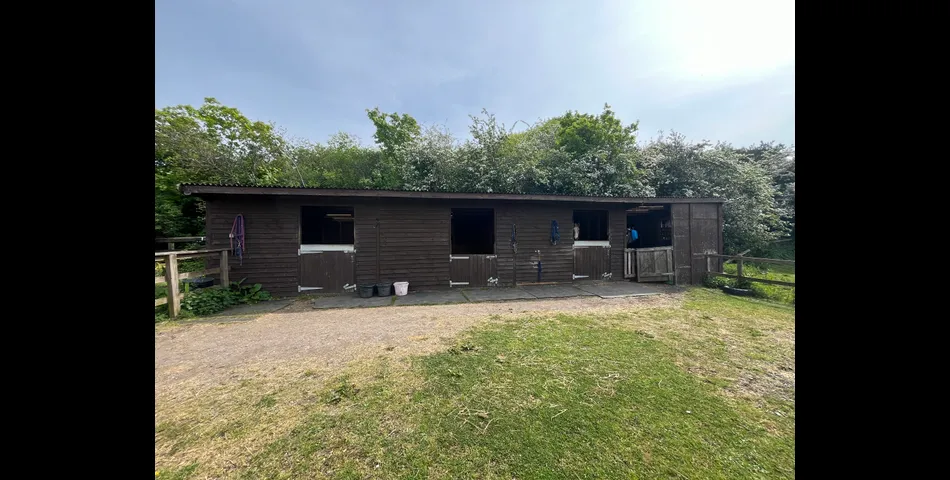Equestrian Property off Oldbury Road, Hartshill, Nuneaton, CV10 0TJ