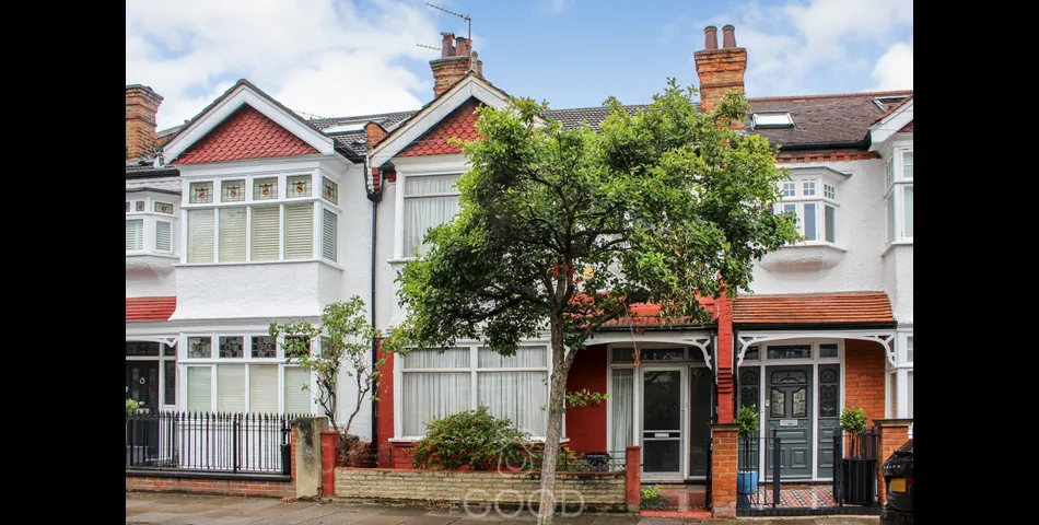 POTENTIAL POTENTIAL POTENTIAL!  An opportunity to put your own stamp on a family home with no onward chain and ideally located 'Between the Commons'.  AUCTION 5th September.