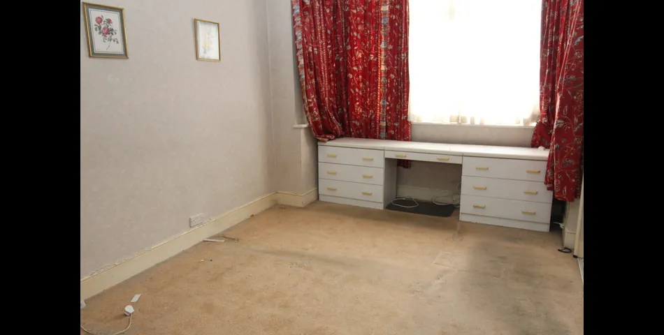 POTENTIAL POTENTIAL POTENTIAL!  An opportunity to put your own stamp on a family home with no onward chain and ideally located 'Between the Commons'.  AUCTION 5th September.