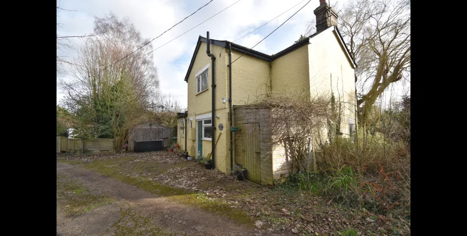 3 Bedroom Cottage with Large Plot