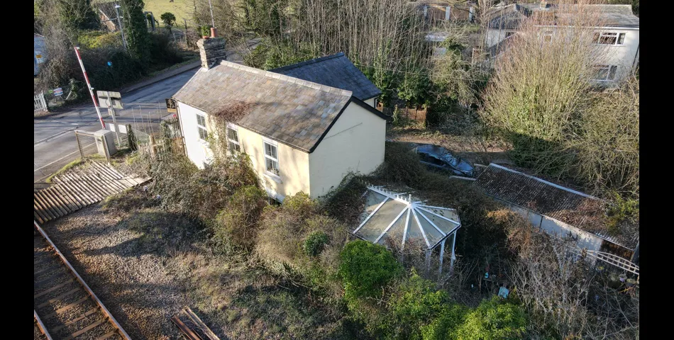 3 Bedroom Cottage with Large Plot