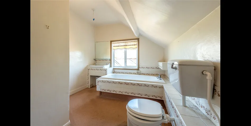 Four bedroom farmhouse in need of modernisation