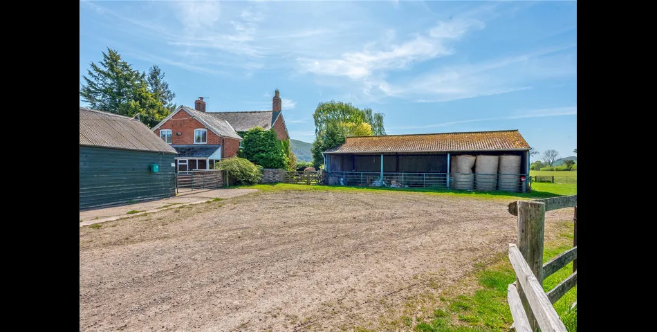 Four bedroom farmhouse in need of modernisation