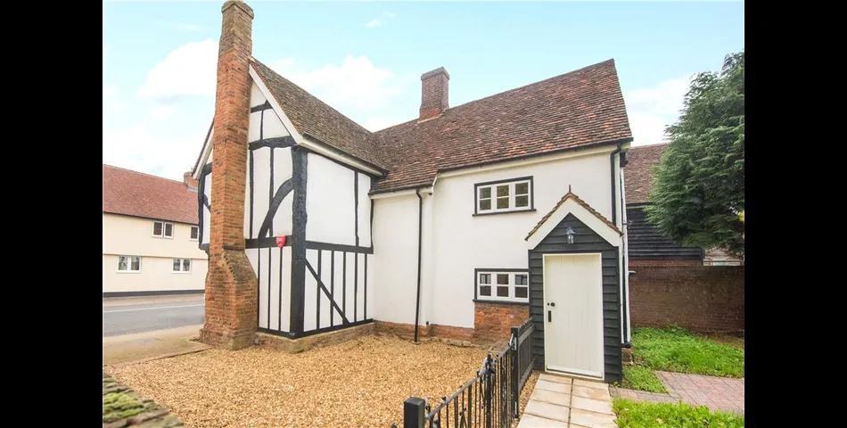 Grade II listed three bedroom end of terrace cottage.