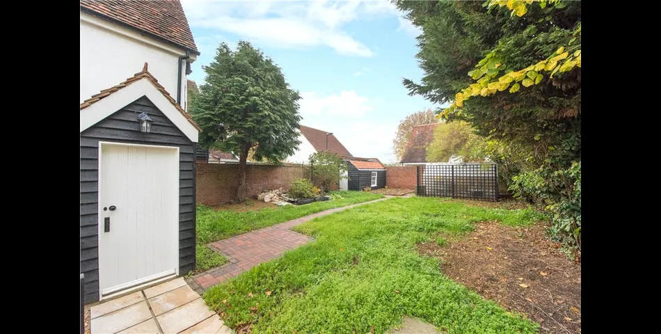 Grade II listed three bedroom end of terrace cottage.