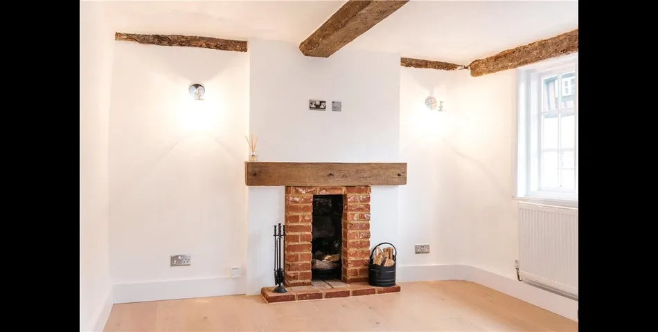 Grade II listed three bedroom end of terrace cottage.
